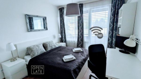 E2 Luxury OldTown Apt - 2x Parking, Foodstore, PCscreen, Netflix, Unlimited Music, Crib, BabyChair, FastWifi, Aircon